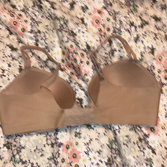 Women’s Victoria’s Secret nude Very Sexy push up plunge bra - Picture 3 of 5